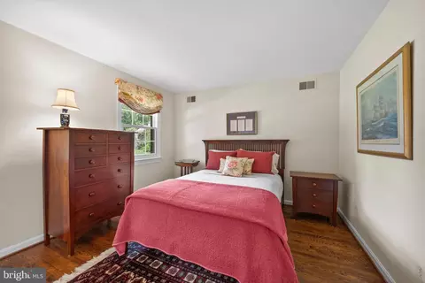 Bedroom - 7707 Crossover Dr, Mclean, VA 22102 photo 4 of 4