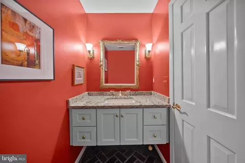 Bath - 7707 Crossover Dr, Mclean, VA 22102 photo 1 of 4