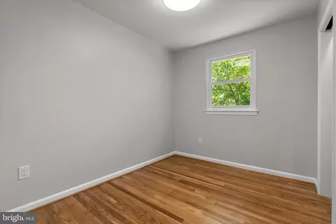 Bedroom - 5525 Rolling Rd, Springfield, VA 22151 photo 7 of 18