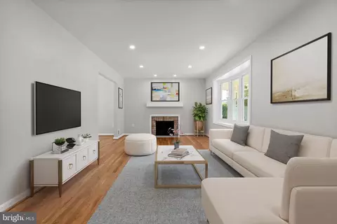 Living - 5525 Rolling Rd, Springfield, VA 22151 photo 1 of 12