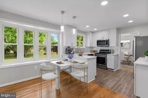 Kitchen - 5525 Rolling Rd, Springfield, VA 22151 photo 2 of 10