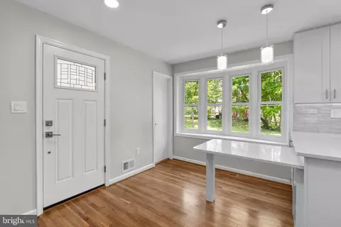 Entry Way - 5525 Rolling Rd, Springfield, VA 22151 photo 4 of 5