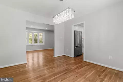 Living - 5525 Rolling Rd, Springfield, VA 22151 photo 12 of 12