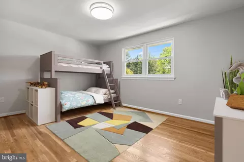 Bedroom - 5525 Rolling Rd, Springfield, VA 22151 photo 5 of 18