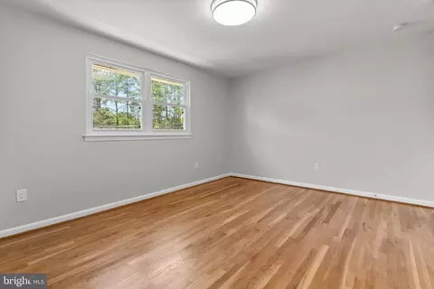 Bedroom - 5525 Rolling Rd, Springfield, VA 22151 photo 15 of 18
