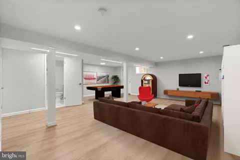 Living - 5525 Rolling Rd, Springfield, VA 22151 photo 5 of 12