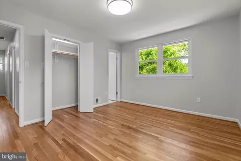 Bedroom - 5525 Rolling Rd, Springfield, VA 22151 photo 10 of 18