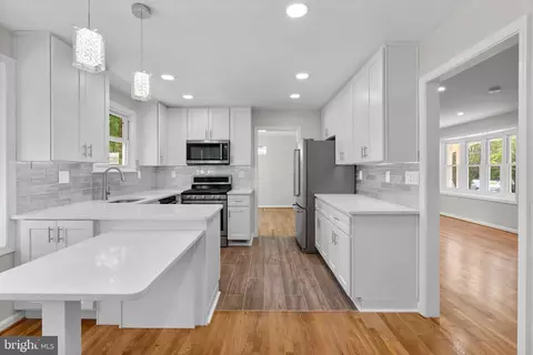 Kitchen - 5525 Rolling Rd, Springfield, VA 22151 photo 4 of 10