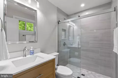 Bath - 5525 Rolling Rd, Springfield, VA 22151 photo 1 of 8