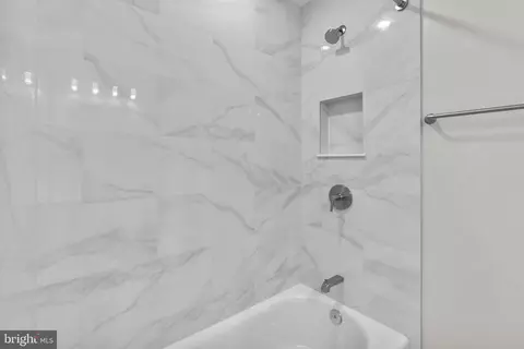 Bath - 5525 Rolling Rd, Springfield, VA 22151 photo 5 of 8