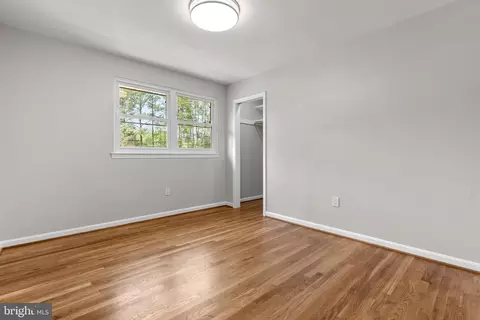 Bedroom - 5525 Rolling Rd, Springfield, VA 22151 photo 16 of 18