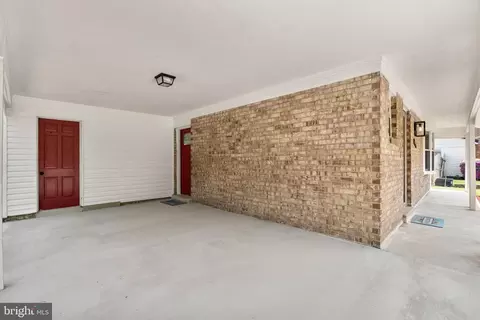 Exterior - 5525 Rolling Rd, Springfield, VA 22151 photo 4 of 6
