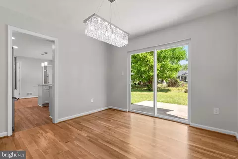 Dining - 5525 Rolling Rd, Springfield, VA 22151 photo 4 of 4
