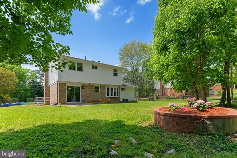 Exterior - 5525 Rolling Rd, Springfield, VA 22151 photo 5 of 6