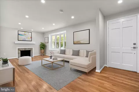 Living - 5525 Rolling Rd, Springfield, VA 22151 photo 2 of 12