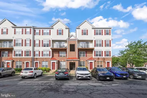 2490 Quick St #302, Herndon, VA 20171