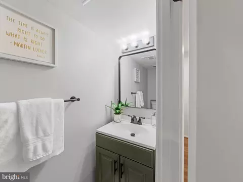 Bath - 8448 Kitchener Dr, Springfield, VA 22153 photo 4 of 4