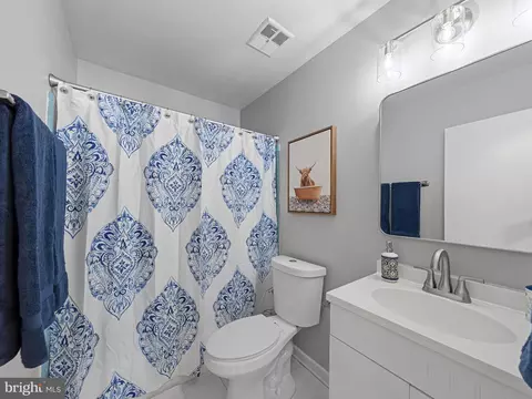 Bath - 8448 Kitchener Dr, Springfield, VA 22153 photo 3 of 4