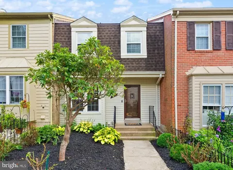 9923 Whitewater Dr, Burke, VA 22015