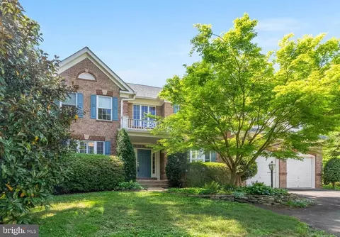 5393 Abernathy Ct, Fairfax, VA 22032