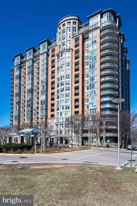 8220 Crestwood Heights Dr #1705, Mclean, VA 22102