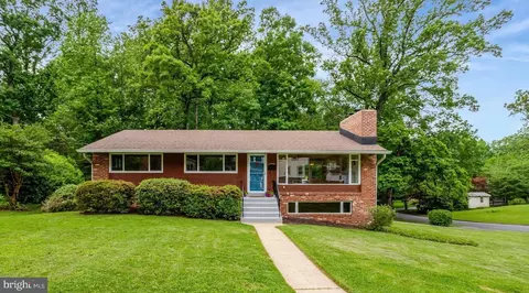 3900 Terrace Dr, Annandale, VA 22003