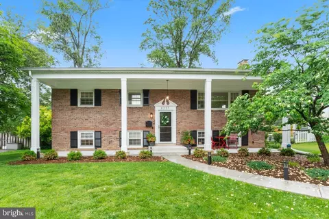 8337 Stockade Dr, Alexandria, VA 22308