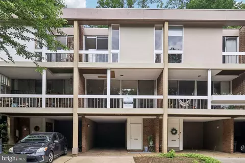 11524 Maple Ridge Rd, Reston, VA 20190 photo 3