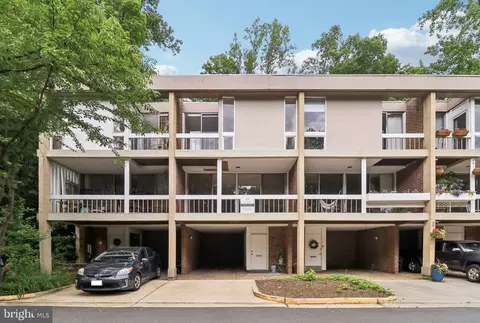 11524 Maple Ridge Rd, Reston, VA 20190