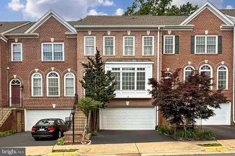 5591 Governors Pond Cir, Alexandria, VA 22310