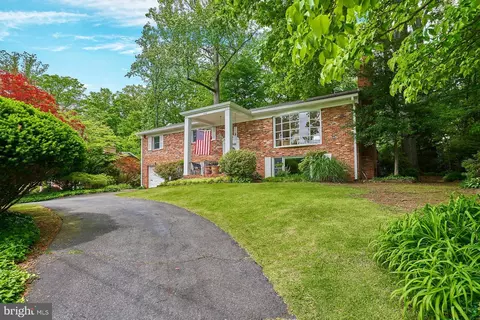 6368 Waterway Dr, Falls Church, VA 22044