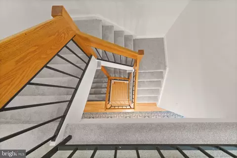 Entry Way - 11645 Newbridge Ct, Reston, VA 20191 photo 5 of 8