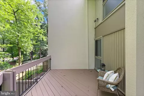 Exterior - 11645 Newbridge Ct, Reston, VA 20191 photo 7 of 12