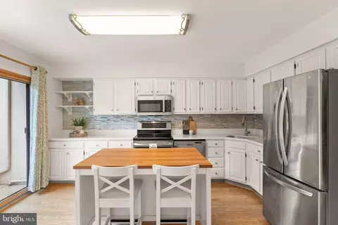 Kitchen - 11645 Newbridge Ct, Reston, VA 20191 photo 2 of 4