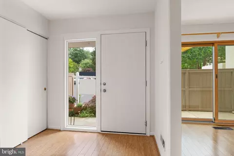Entry Way - 11645 Newbridge Ct, Reston, VA 20191 photo 2 of 8