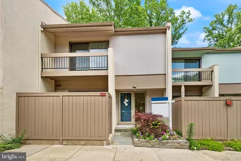Exterior - 11645 Newbridge Ct, Reston, VA 20191 photo 2 of 12