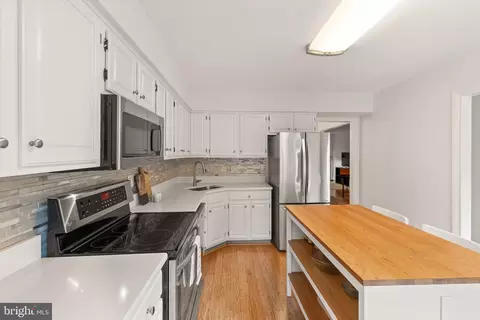 Kitchen - 11645 Newbridge Ct, Reston, VA 20191 photo 3 of 4