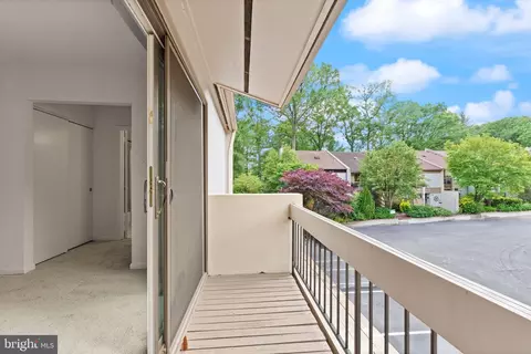Exterior - 11645 Newbridge Ct, Reston, VA 20191 photo 11 of 12