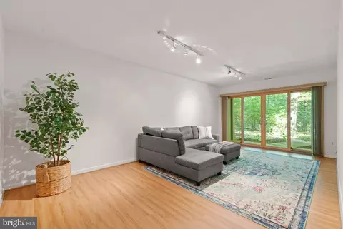 Living - 11645 Newbridge Ct, Reston, VA 20191 photo 8 of 9