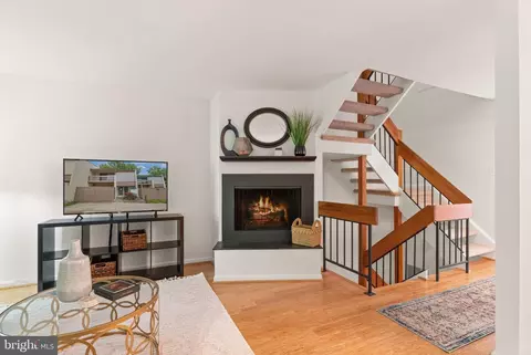 Living - 11645 Newbridge Ct, Reston, VA 20191 photo 3 of 9