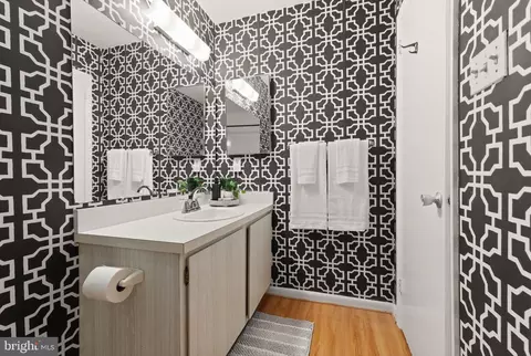 Bath - 11645 Newbridge Ct, Reston, VA 20191 photo 6 of 6
