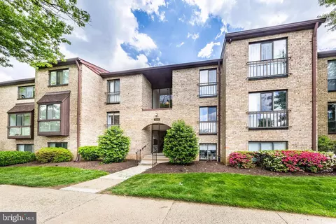 2042 Royal Fern Ct #18/11B, Reston, VA 20191