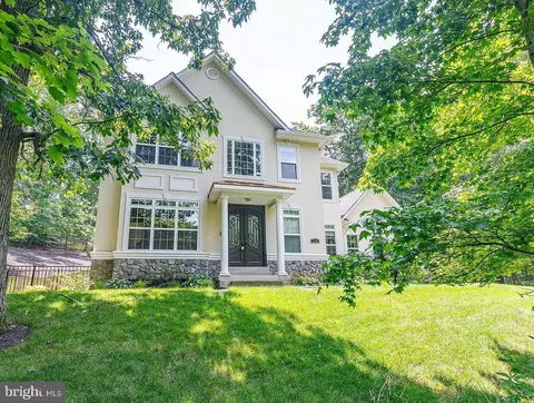 7140 Barry Rd, Alexandria, VA 22315