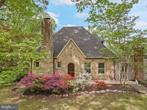 6022 Valley View Dr, Alexandria, VA 22310