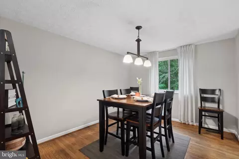 8140 Willowdale Ct, Springfield, VA 22153 photo 8