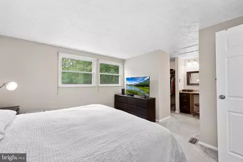 8140 Willowdale Ct, Springfield, VA 22153 photo 13