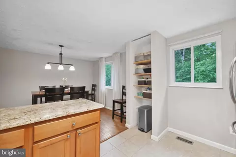 8140 Willowdale Ct, Springfield, VA 22153 photo 12