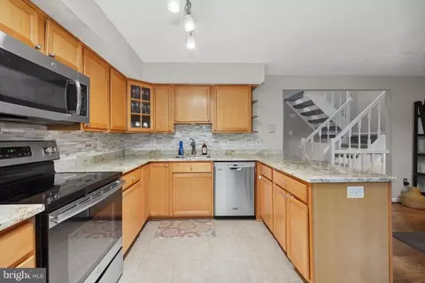 8140 Willowdale Ct, Springfield, VA 22153 photo 11