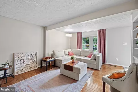 8140 Willowdale Ct, Springfield, VA 22153 photo 5
