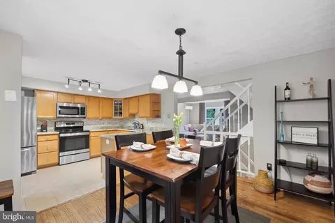 8140 Willowdale Ct, Springfield, VA 22153 photo 9